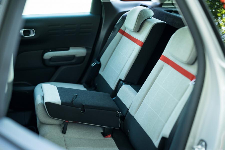 Интерьер Citroen C3 Aircross 2019 года  (JP) (фото 4 из 31)